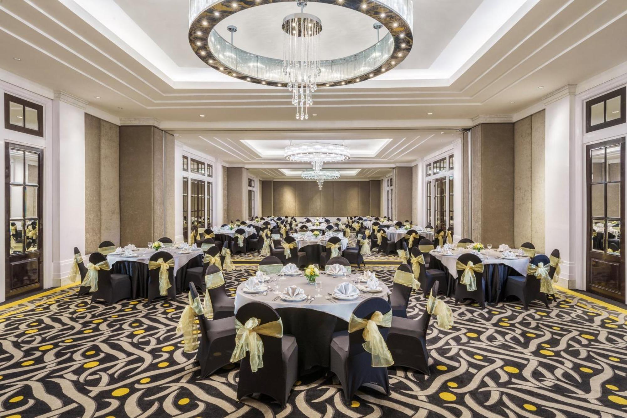 Ciputra World 5*