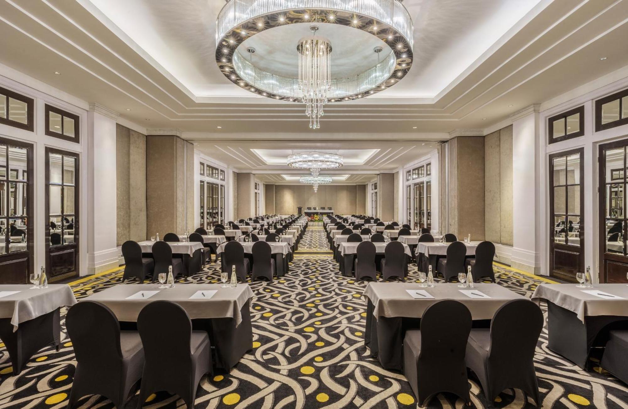 Ciputra World 5*