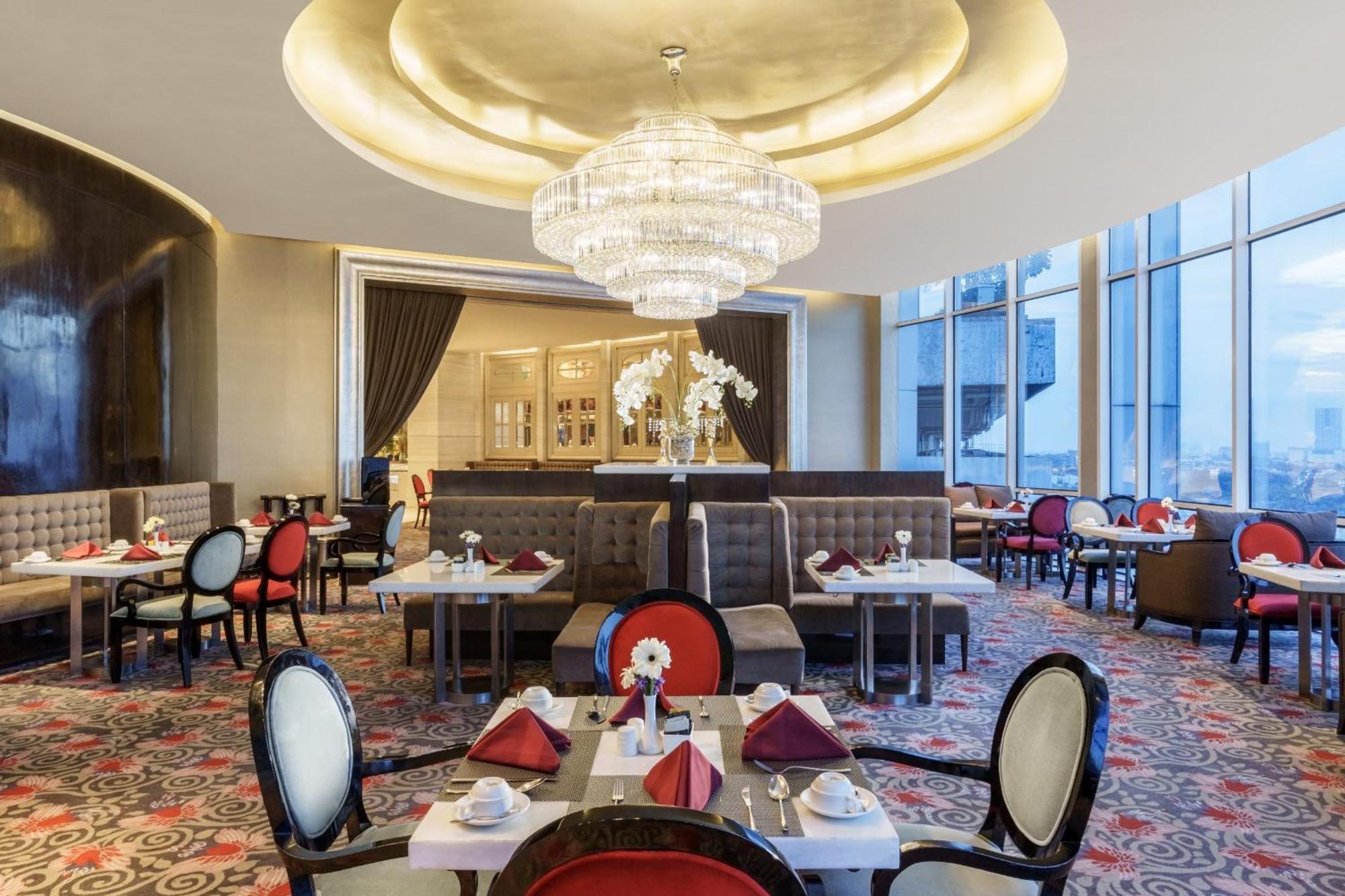 Hotel Ciputra World 5*
